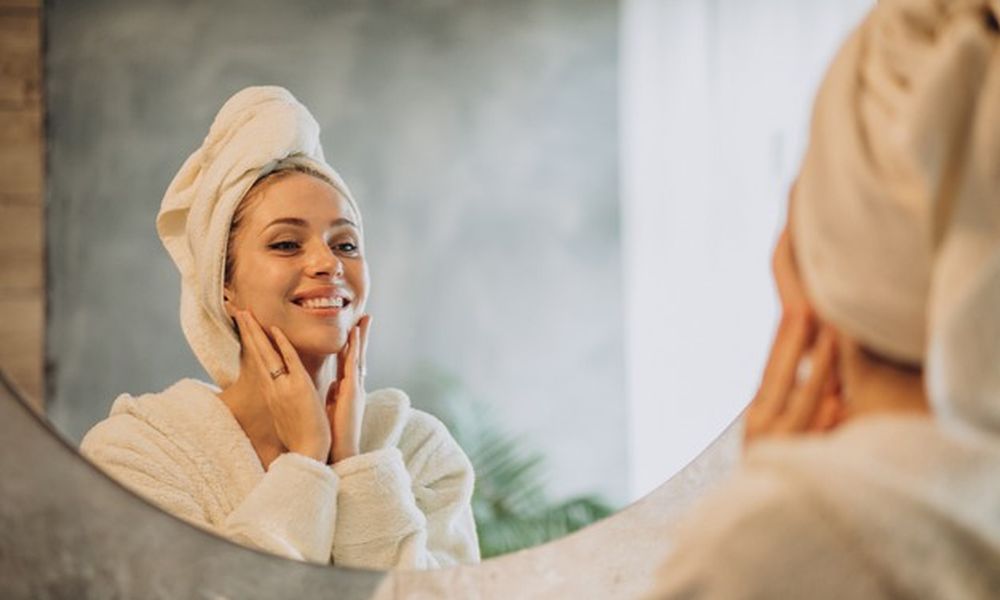 woman smilingwith closed eyes